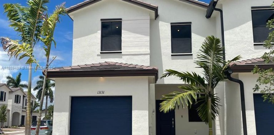 Townhouse in Miami, Florida 3 bedrooms, 123.65 sq.m. № 1232374