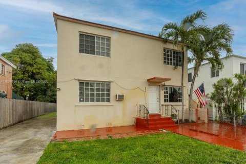 Villa ou maison à vendre à Hialeah, Floride: 2 chambres, 66.89 m2 № 1288907 - photo 1