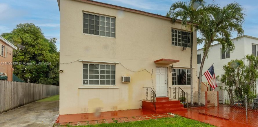 House in Hialeah, Florida 2 bedrooms, 66.89 sq.m. № 1288907