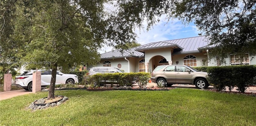 Villa ou maison à Palmetto Bay, Floride 4 chambres, 241.36 m2 № 1310607