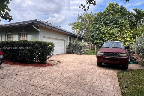 Villa ou maison à vendre à Palmetto Bay, Floride: 4 chambres, 241.36 m2 № 1310607 - photo 7