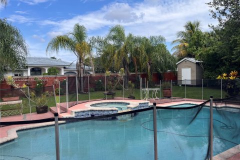 Villa ou maison à vendre à Palmetto Bay, Floride: 4 chambres, 241.36 m2 № 1310607 - photo 2