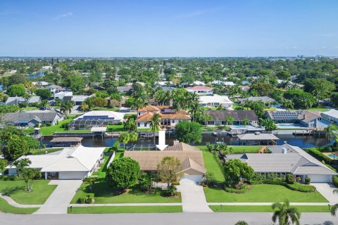 House in Boynton Beach, Florida 3 bedrooms, 226.59 sq.m. № 1120067 - photo 11