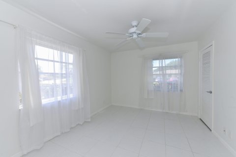 Купить кондоминиум в Бока-Ратон, Флорида 2 спальни, 123.75м2, № 1119978 - фото 2
