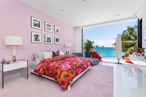 Casa en venta en Miami Beach, Florida, 8 dormitorios, 1189.52 m2 № 1332997 - foto 22