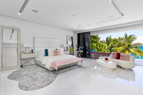 Villa ou maison à vendre à Miami Beach, Floride: 8 chambres, 1189.52 m2 № 1332997 - photo 16