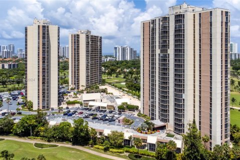 Condo in Aventura, Florida, 2 bedrooms  № 1291629 - photo 25