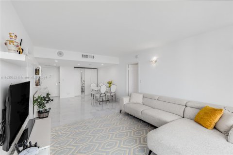 Condo in Aventura, Florida, 2 bedrooms  № 1291629 - photo 2