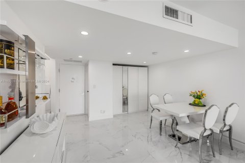 Copropriété à vendre à Aventura, Floride: 2 chambres, 105.72 m2 № 1291629 - photo 18