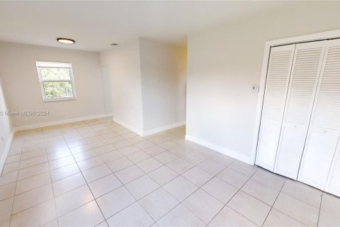 House in Miami, Florida 3 bedrooms, 86.96 sq.m. № 1375474 - photo 4