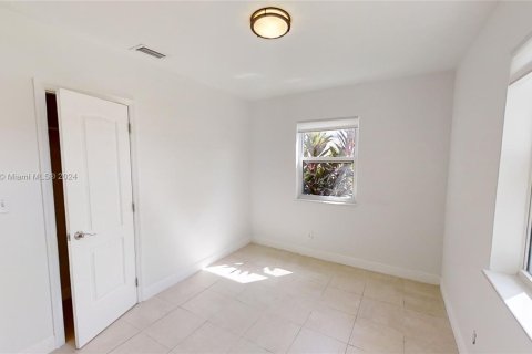 House in Miami, Florida 3 bedrooms, 86.96 sq.m. № 1375474 - photo 22