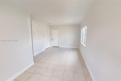 House in Miami, Florida 3 bedrooms, 86.96 sq.m. № 1375474 - photo 7