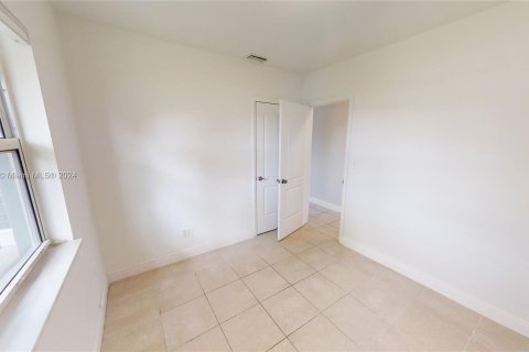 House in Miami, Florida 3 bedrooms, 86.96 sq.m. № 1375474 - photo 24