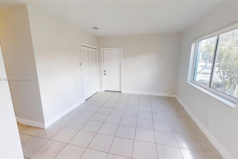 House in Miami, Florida 3 bedrooms, 86.96 sq.m. № 1375474 - photo 6