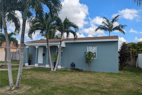 House in Miami, Florida 3 bedrooms, 86.96 sq.m. № 1375474 - photo 30