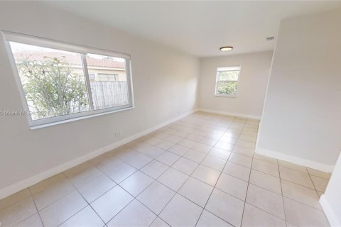 House in Miami, Florida 3 bedrooms, 86.96 sq.m. № 1375474 - photo 3