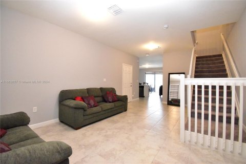 Touwnhouse à vendre à Hialeah, Floride: 3 chambres, 171.68 m2 № 1375481 - photo 2