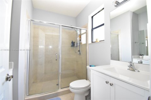 Adosado en venta en Hialeah, Florida, 3 dormitorios, 171.68 m2 № 1375481 - foto 19