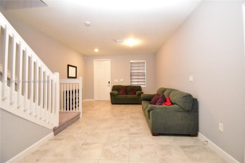 Touwnhouse à vendre à Hialeah, Floride: 3 chambres, 171.68 m2 № 1375481 - photo 3