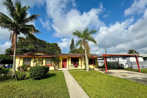 Villa ou maison à vendre à Miami, Floride: 4 chambres, 119.29 m2 № 1375476 - photo 2