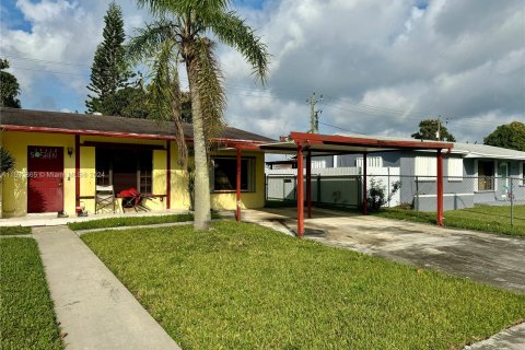 House in Miami, Florida 4 bedrooms, 119.29 sq.m. № 1375476 - photo 3