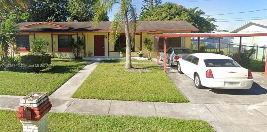 House in Miami, Florida 4 bedrooms, 119.29 sq.m. № 1375476