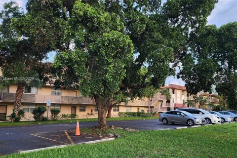 Condo in Sunrise, Florida, 2 bedrooms  № 1365875 - photo 5