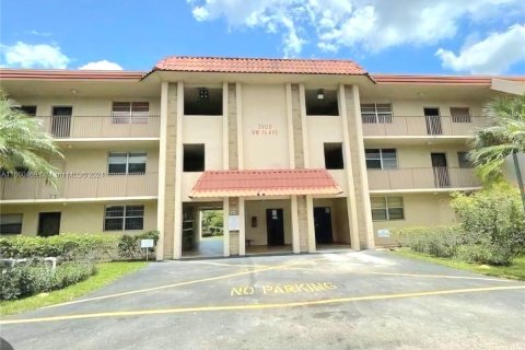 Condo in Sunrise, Florida, 2 bedrooms  № 1365875 - photo 2