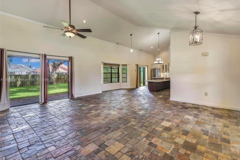 Villa ou maison à vendre à Davie, Floride: 3 chambres, 206.8 m2 № 1365792 - photo 2