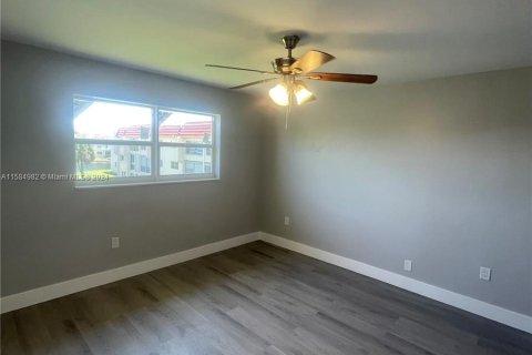 Condo in Sunrise, Florida, 2 bedrooms  № 1170624 - photo 4