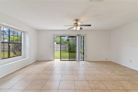 Townhouse in Casselberry, Florida 3 bedrooms, 115.01 sq.m. № 1156844 - photo 6