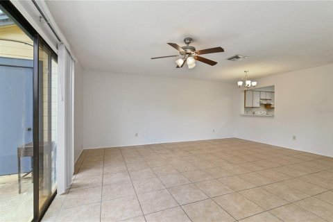Townhouse in Casselberry, Florida 3 bedrooms, 115.01 sq.m. № 1156844 - photo 14