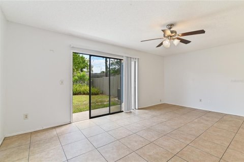 Townhouse in Casselberry, Florida 3 bedrooms, 115.01 sq.m. № 1156844 - photo 15