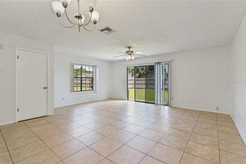 Townhouse in Casselberry, Florida 3 bedrooms, 115.01 sq.m. № 1156844 - photo 9