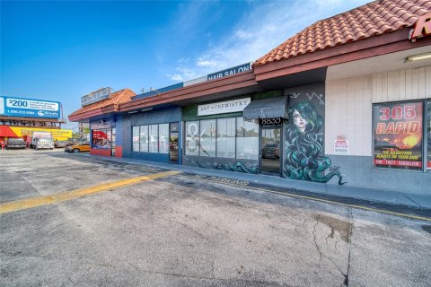 Propiedad comercial en venta en Miami, Florida № 1178842 - foto 15