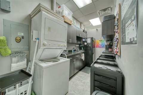 Propiedad comercial en venta en Miami, Florida № 1178842 - foto 6