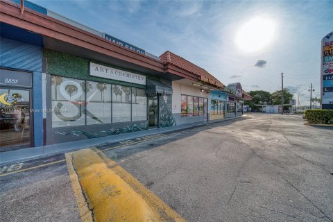 Propiedad comercial en venta en Miami, Florida № 1178842 - foto 17