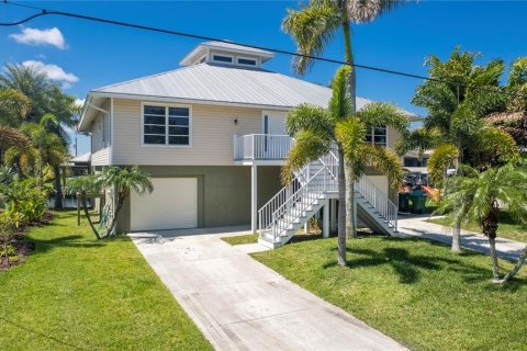 Villa ou maison à vendre à Punta Gorda, Floride: 3 chambres, 190.08 m2 № 793350 - photo 2