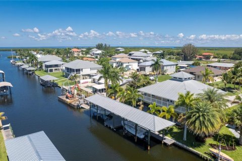 Villa ou maison à vendre à Punta Gorda, Floride: 3 chambres, 190.08 m2 № 793350 - photo 5