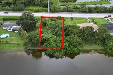 Terreno en venta en St. Lucie, Florida № 1364938 - foto 1