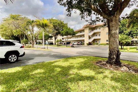 Condo in Lauderdale Lakes, Florida, 1 bedroom  № 1364975 - photo 5