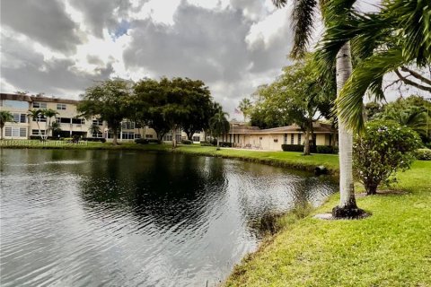 Condo in Lauderdale Lakes, Florida, 1 bedroom  № 1364975 - photo 14