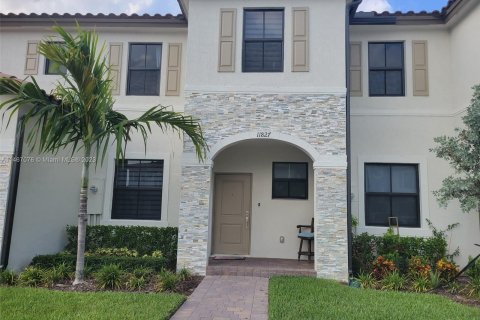 Townhouse in Homestead, Florida 3 bedrooms, 137.77 sq.m. № 762607 - photo 1