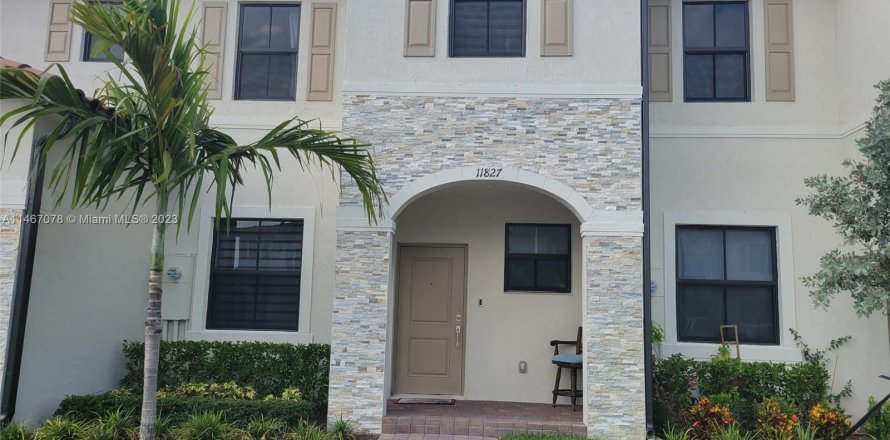 Townhouse in Homestead, Florida 3 bedrooms, 137.77 sq.m. № 762607