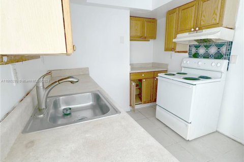 Adosado en venta en Lauderhill, Florida, 2 dormitorios, 87.7 m2 № 1377638 - foto 8