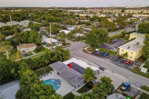Купить коммерческую недвижимость в Уилтон-Мэнорс, Флорида № 1093195 - фото 9
