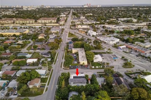 Купить коммерческую недвижимость в Уилтон-Мэнорс, Флорида № 1093195 - фото 5