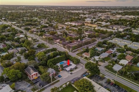 Купить коммерческую недвижимость в Уилтон-Мэнорс, Флорида № 1093195 - фото 3