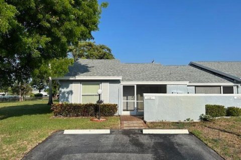 Casa en venta en Lake Worth, Florida, 2 dormitorios, 131.83 m2 № 1183311 - foto 1