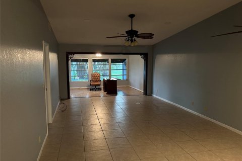 House in Lake Worth, Florida 2 bedrooms, 131.83 sq.m. № 1183311 - photo 5